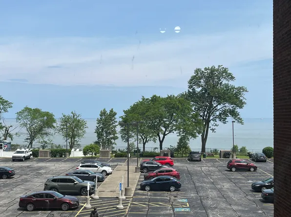 11720 Edgewater Dr APT 312, Lakewood, OH 44107