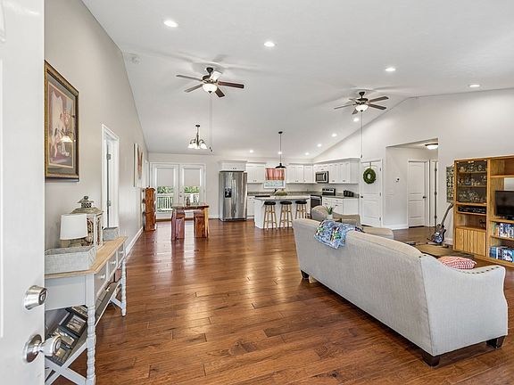 5th image of 2 Hickman Creek Rd N