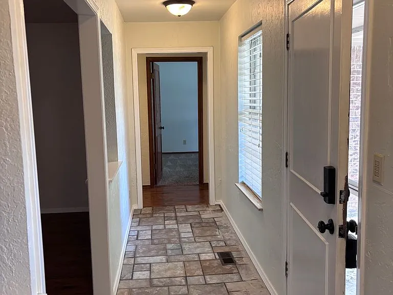 802 Amity Ln — Photo 27