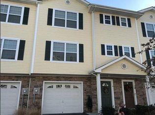 4 Keenan St, Somerset, NJ 08873