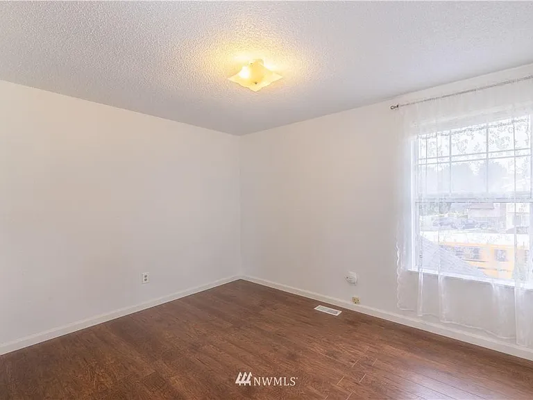 5317 S 300th Pl — Photo 19