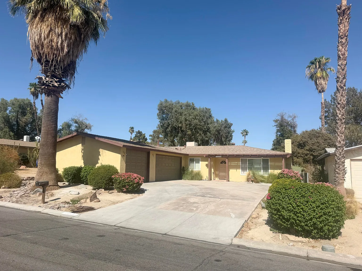 3 bed, 1400 sqft, $3,000 — Photo 2