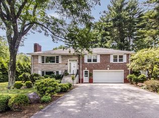 5 Maplewood Rd, Medfield, MA 02052