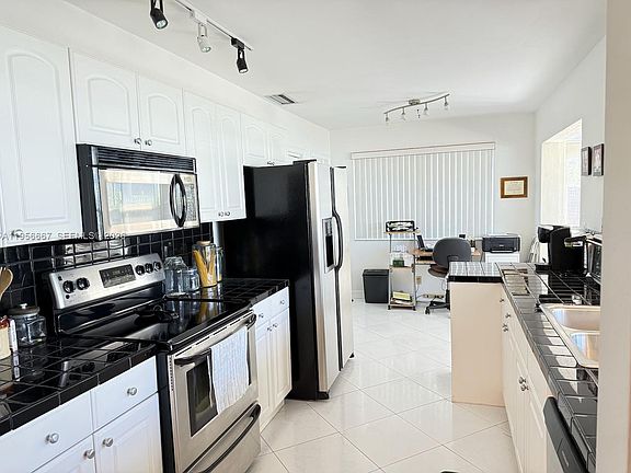 4th image of 3205 Liberty St