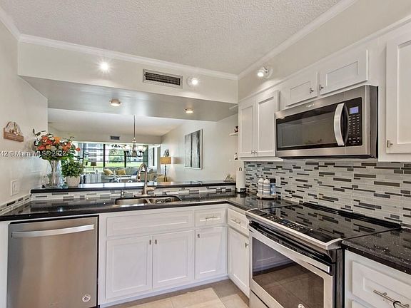 3rd image of 1705 Whitehall Dr APT 105