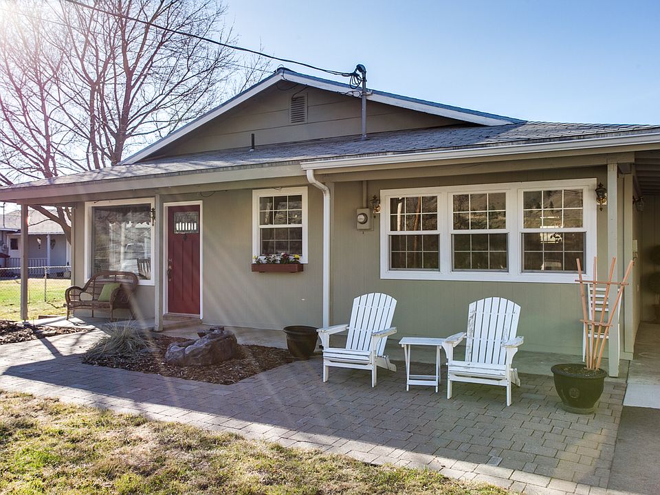 1st image of 302 Railroad Ave
