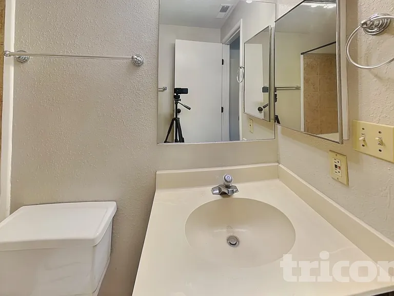 841 Wyoming Ave — Photo 18