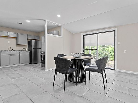 5th image of 1426 Springview Dr