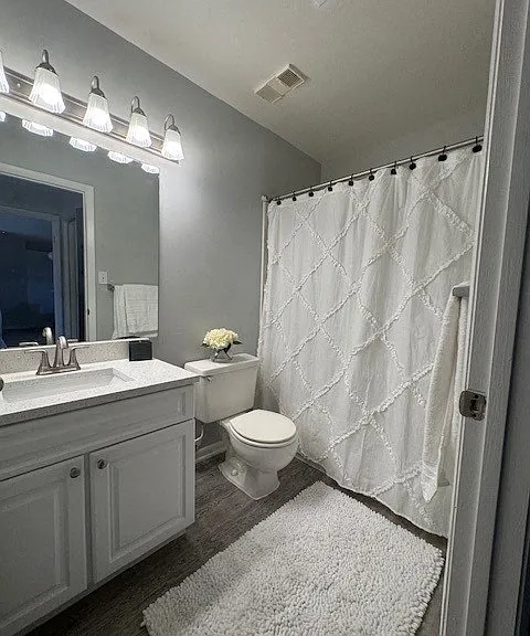 Country Club Lakes Apartments — Photo 20