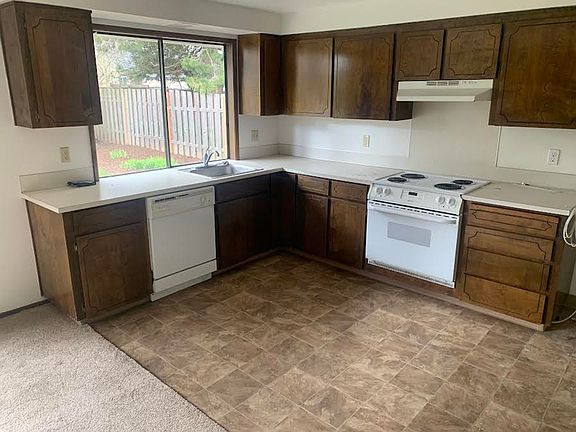 3rd image of 9635 SW Robbins Dr