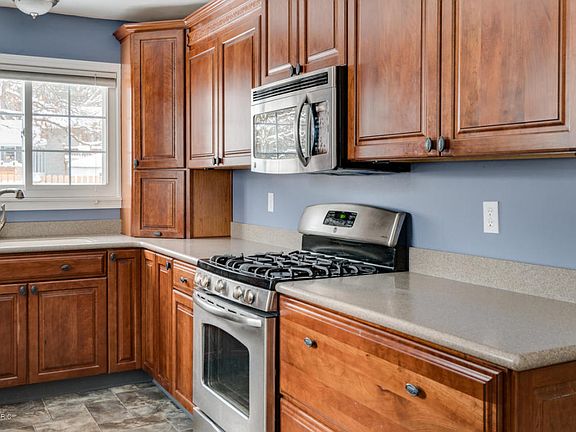 4th image of 7648 Oakland Dr