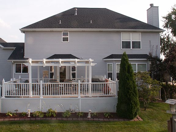 Deck w/Pergola