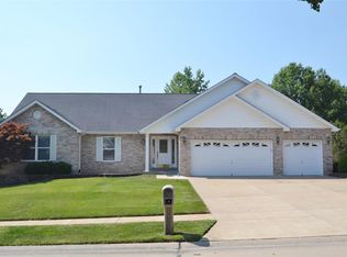 519 Deer Pointe Ct, Fenton, MO 63026