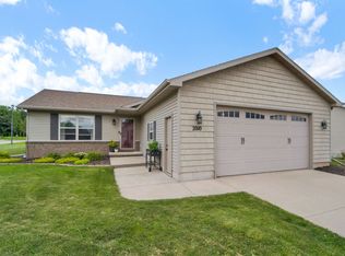 2010 Sweetbriar Ln, Menasha, WI 54952