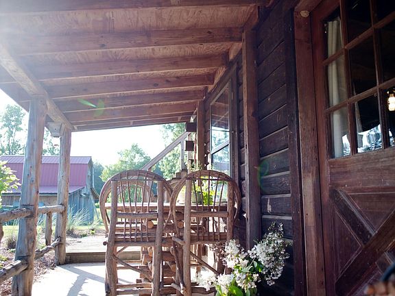 3rd image of 1124 County Road 59