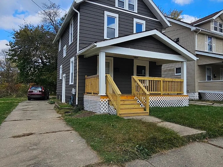 305 Cole Ave — Photo 1