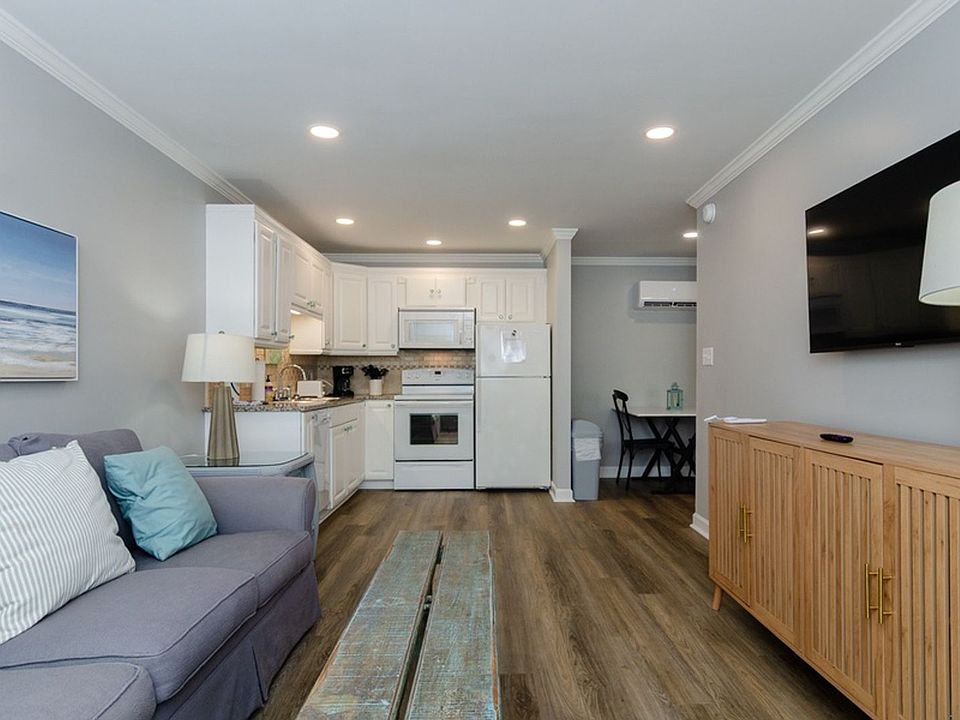 1st image of 40 N Lumina Ave APT 101