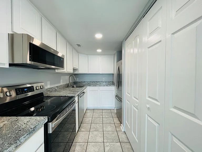 202 Chesterfield Ln #101 — Photo 8