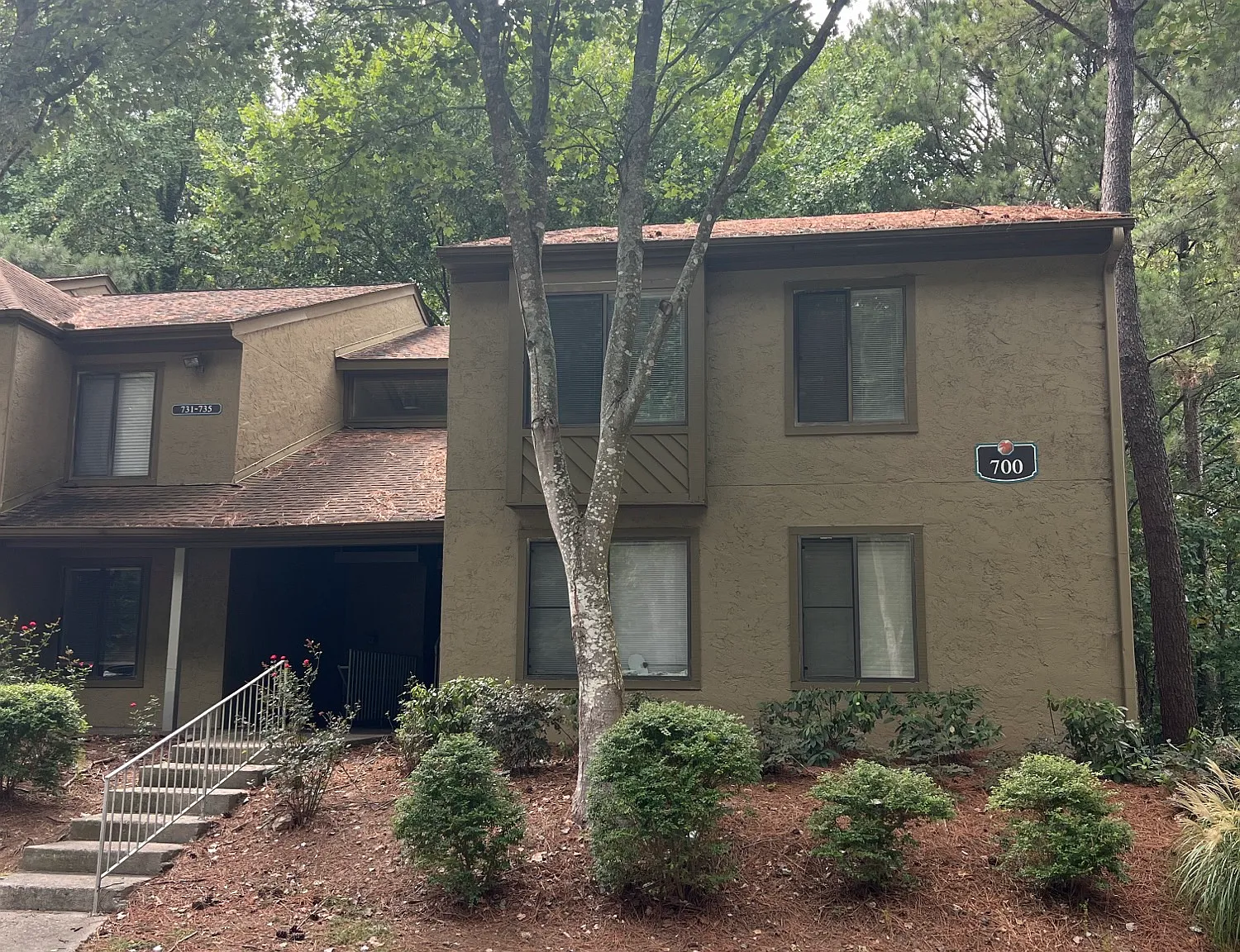 Nicely Managed Apt/Condo Community — Photo 1