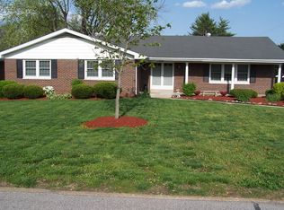 1518 Starling Dr, Saint Louis, MO 63126