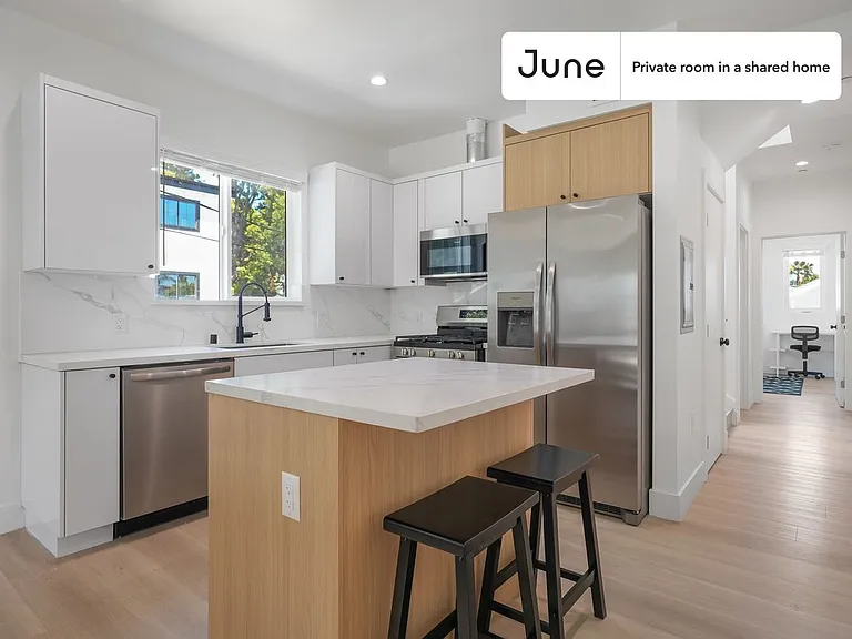 1321 N June St #C — Photo 6