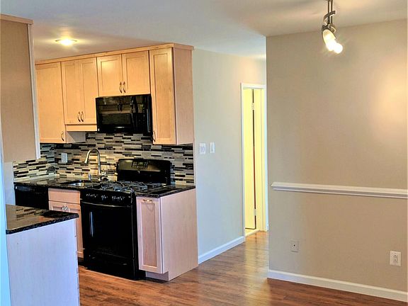 Kitchen & Dining Area