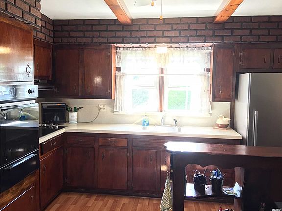 3rd image of 275 Archer Ave