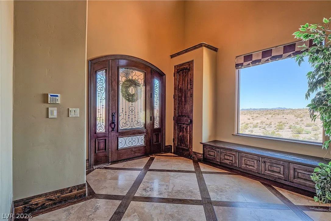 5 bed, 7.0 bath, 6895 sqft, $8,900 — Photo 4