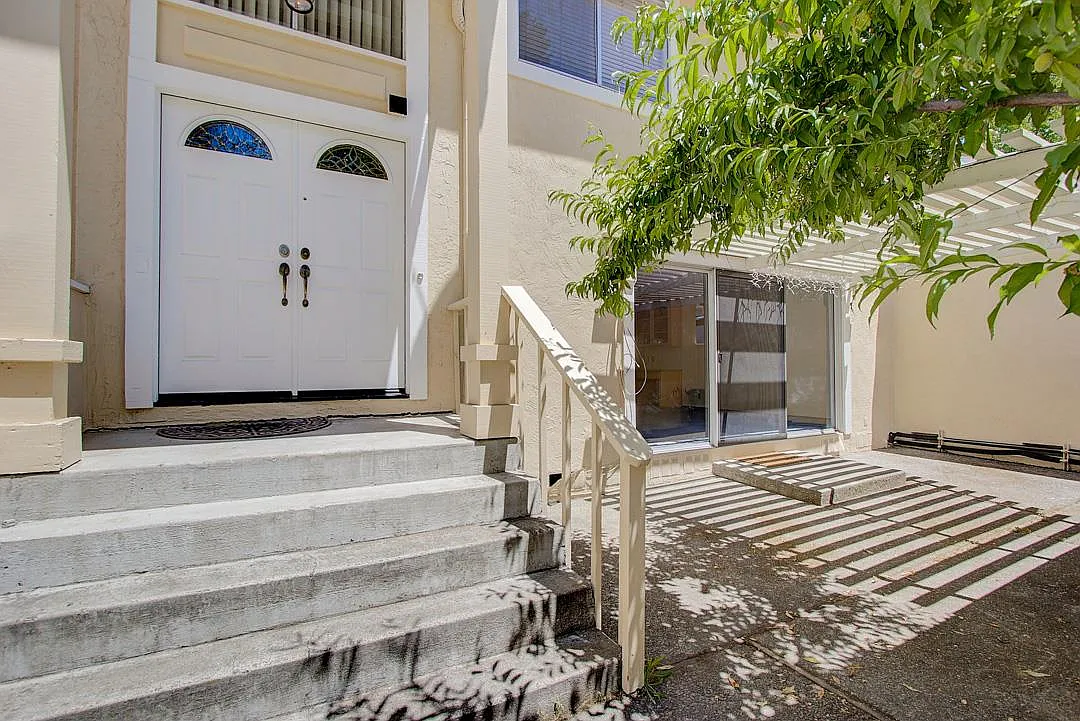 1014 Hyde Ave photo 1