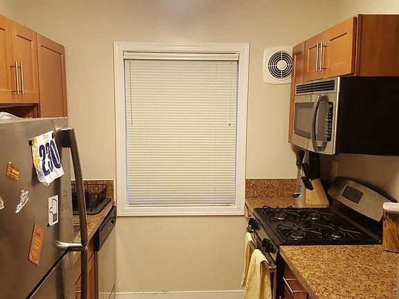 5th image of 7508 Parkwood Ct APT 304