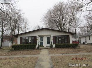 1240 Clinton St, Carlyle, IL 62231