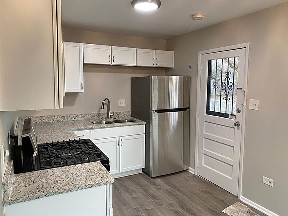 3rd image of 42 N Oak Ln