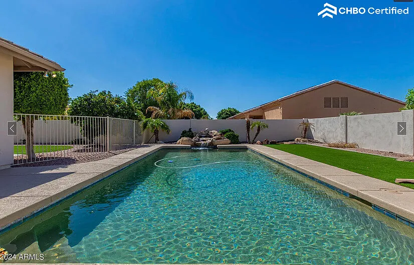 Upscale Furnished Home in Glendale AZ — Photo 3