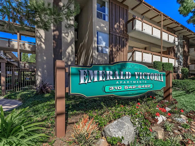 Emerald Victoria Apartments — Photo 10