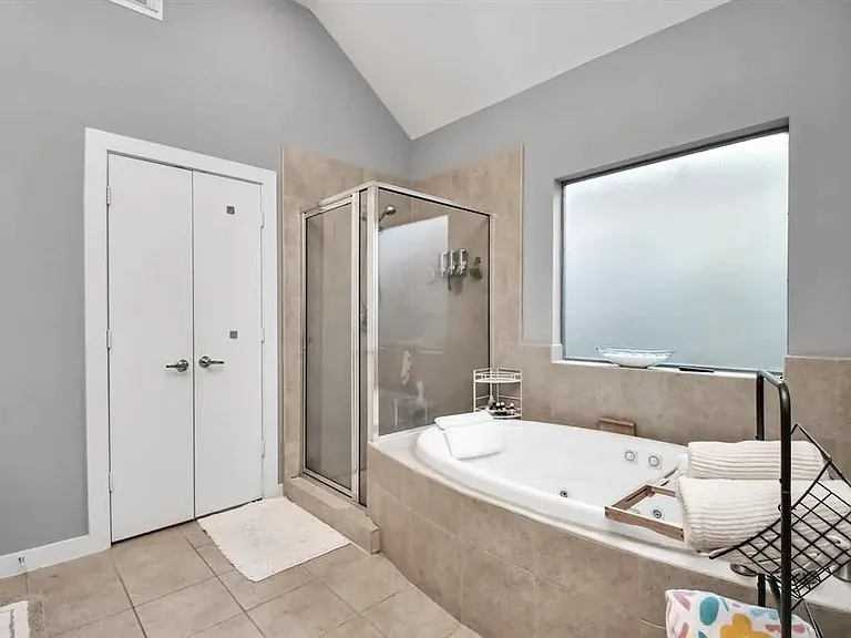 4422 Center St — Photo 18