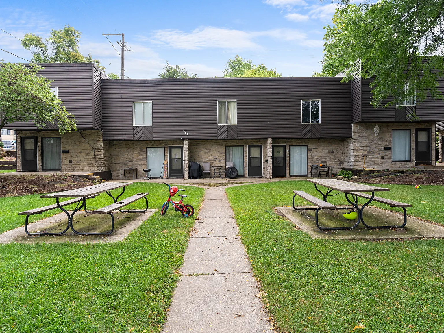2 bed, 1.5 bath, 1000 sqft, $1,395 — Photo 2