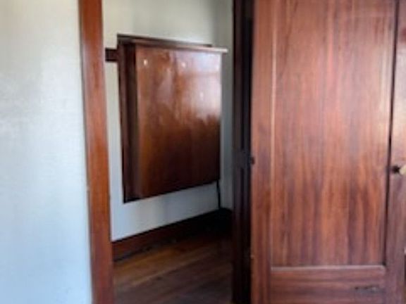 4th image of 1561 N Van Ness Ave #8