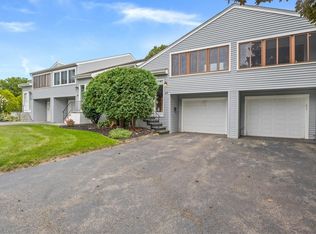 27 Hollingham Rise, Fairport, NY 14450