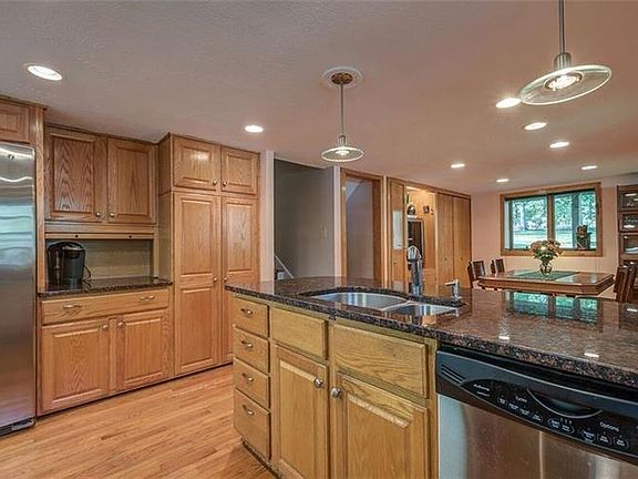 5th image of 201 Churchill Ln