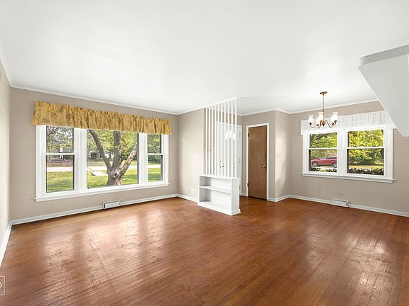 4th image of 240 E Hillcrest Ave