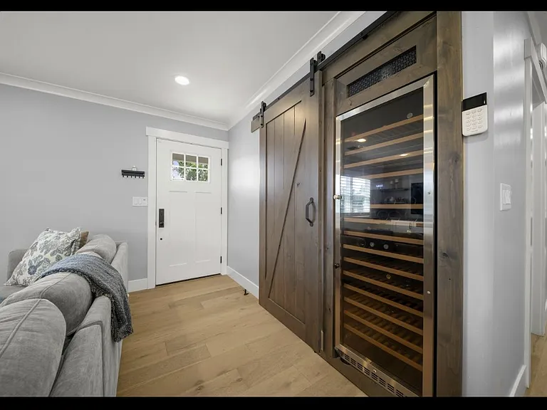 844 Sunset Dr — Photo 5