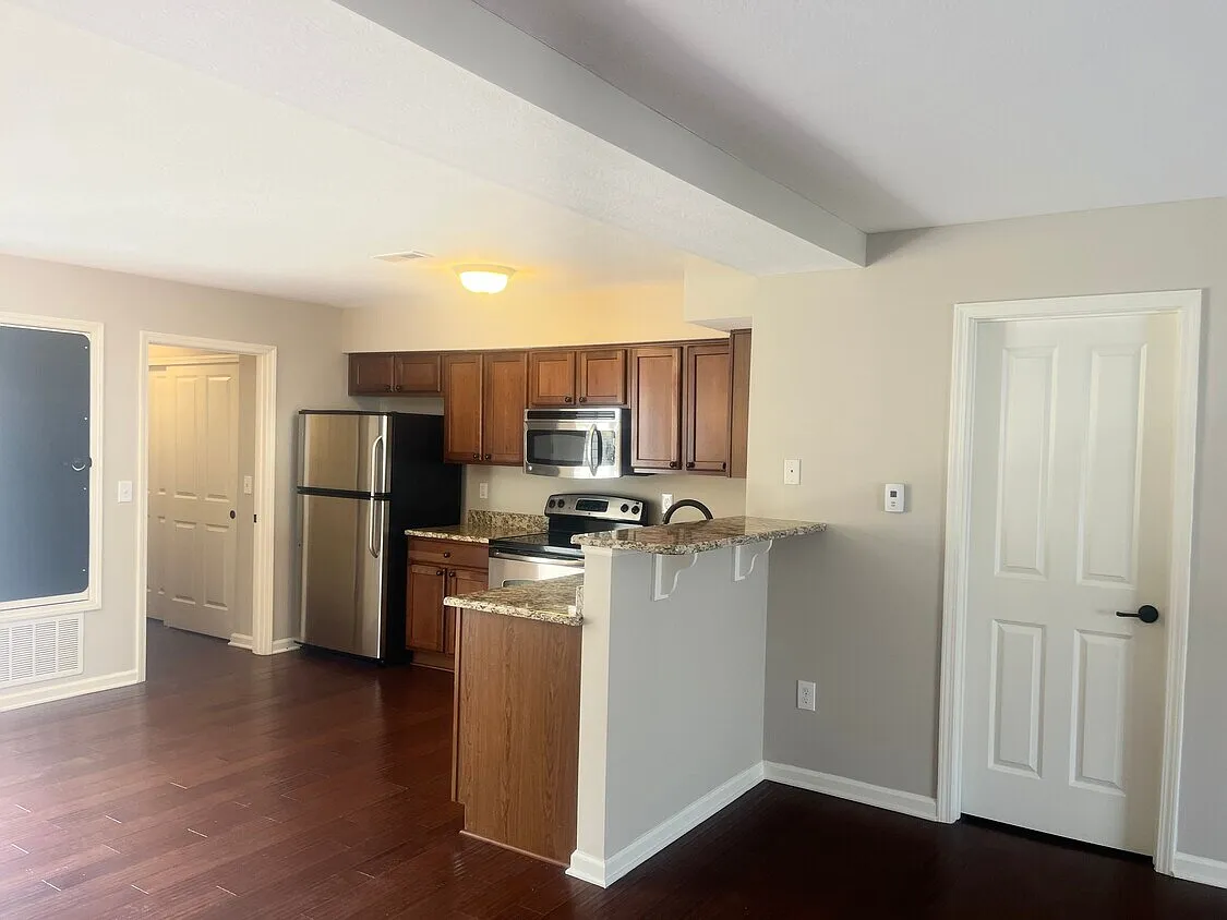 2 bed, 2.5 bath, 1380 sqft, $1,899 — Photo 2