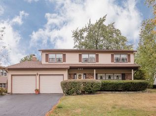 620 W Brittany Dr, Arlington Heights, IL 60004