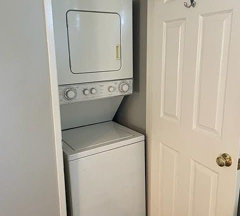 Washer/dryer included