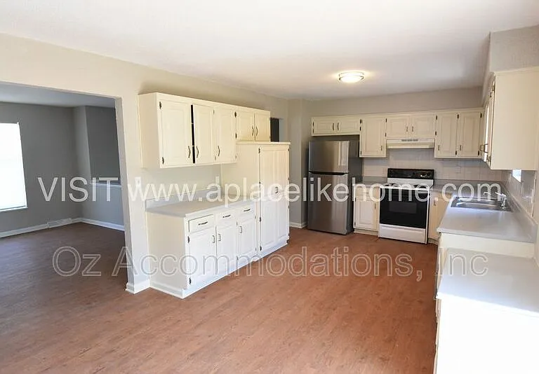 1105 W Elm Ter — Photo 8