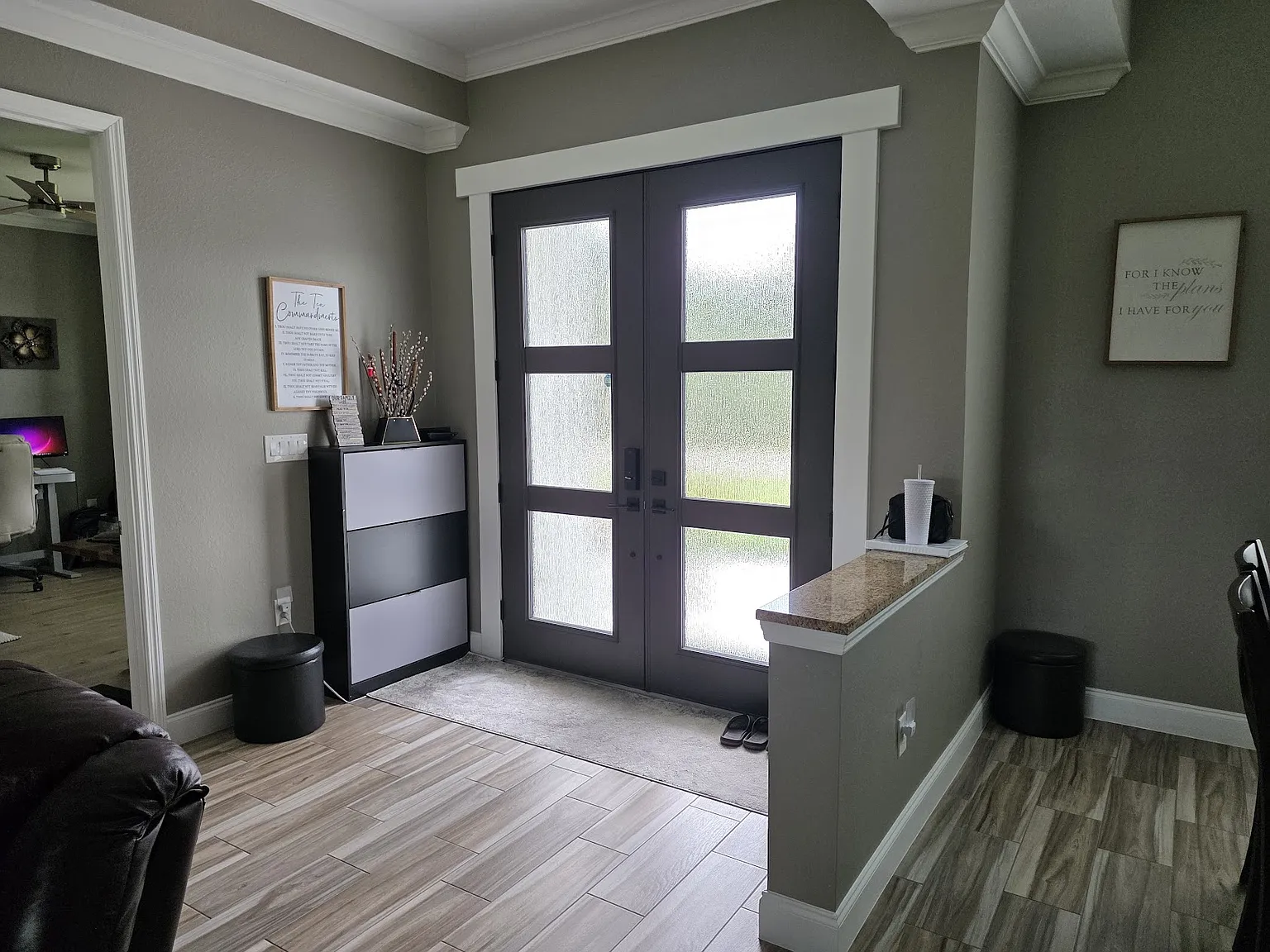 4 bed, 2319 sqft, $2,500 — Photo 2