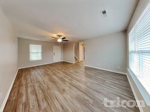 3rd image of 2901 Quail Oaks Dr