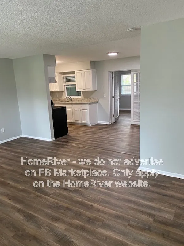3 bed, 3.0 bath, 1525 sqft, $2,325 — Photo 2