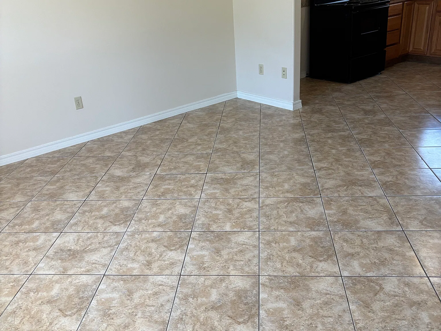 3 bed, 2170 sqft, $1,350 — Photo 4