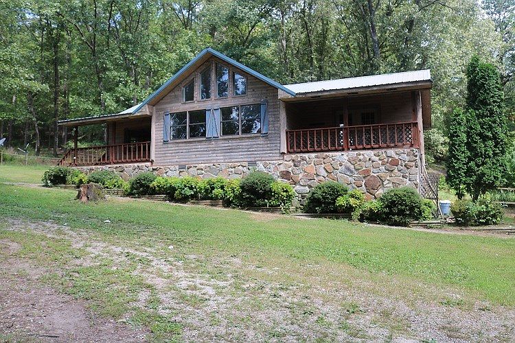 1st image of 295 Coondog Ln